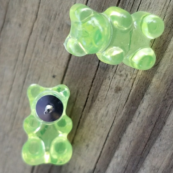 💚NEW LIME GREEN GUMMY BEAR STUDS💚 - Picture 3 of 4